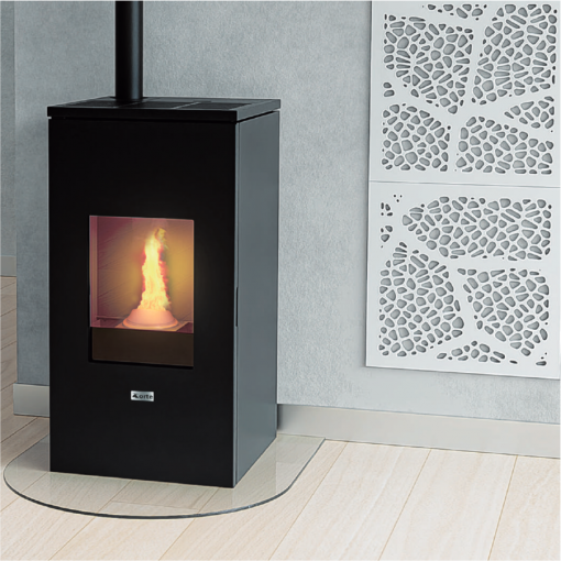 Een moderne, automatische, vrijstaande pelletkachel. FUTURA is de perfecte oplossing voor eengezinswoningen en zomerhuizen. Zijn kleine formaat en elegante stijl, gecombineerd met aantrekkelijke technische parameters, maken het een waardige keuze. Dankzij de pellettank met een capaciteit van 16 kg kan het apparaat tot 20 uur zelfstandig werken. Het product is ecologisch. Om de kamer te verwarmen, gebruikt het apparaat pellets, een economische en milieuvriendelijke biobrandstof